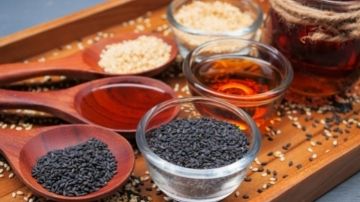 7 Things You Must Know When Selecting the Best Black Seed Oil in 2020 - Mother Nature Organics