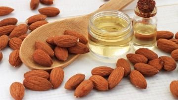 Short Guide To The Benefits of Sweet Almond Oil - Mother Nature Organics